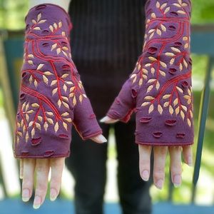 #NP8 LAST PAIR Nepal gloves texting fingerless mittens NEW NWT